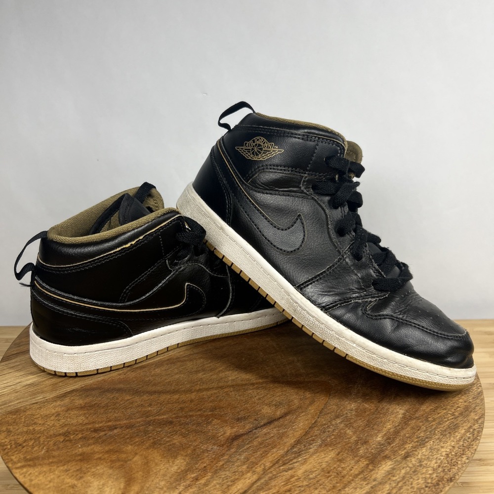 Nike Air Jordan 1 Mid Kids Size 3Y lace-up shoes 640734-042 Black Gold EUC